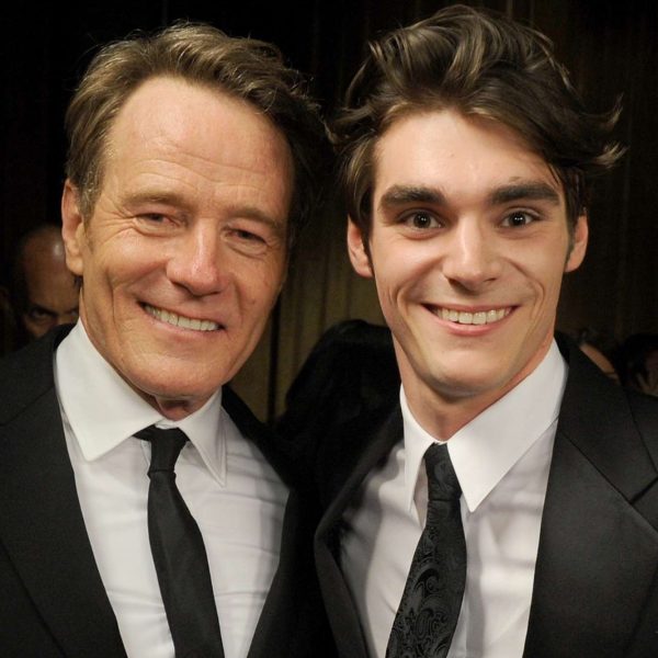 Bryan Cranston kujton me emocione RJ Mitte: “Do të më mungosh, bir”