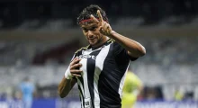 Një futbollist rikthen Tolstoin në krye të librave më të shitur në Brazil