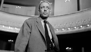 Si Albert Camus e përballoi ankthin e ‘Rënies’ dhe shkroi një nga romanet e tija më të mëdha