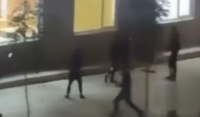 Persona të paidentifikuar thyejnë xhamat e konviktit te Qytei Studenti