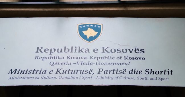 Artisti “I am I” sjell “Ministria e Kuturusë, Partisë dhe Shortit”