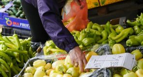 Familjet më të varfra në Kosovë shpenzojnë 64% të buxhetit për ushqim