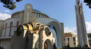 Kisha Ortodokse dënon dhunën, pas përplasjeve në oborrin e Katedrales