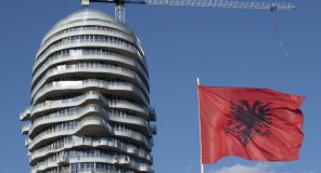 “Starchitects go home”: Çfarë fshihet pas bumit të jashtëzakonshëm të ndërtimeve në Shqipëri?