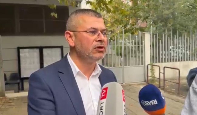 Goditën me vezë makinën e Ramës, lirohen dy protestuesit