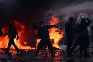 Tirana sheh protestat më të ashpra në dekada