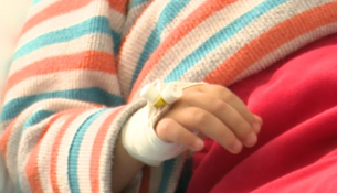 Dyshohet për intoksikim ushqimor, 6 fëmijë të kopshtit në Korçë dërgohen në spital
