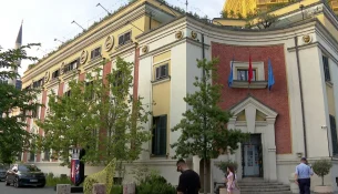Tirana lehtëson barrën fiskale për bizneset e dëmtuara nga protestat
