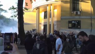SUT: Po marrin trajtim në urgjencë 3 protestues dhe 4 efektivë policie, koshient të gjithë