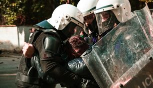 Gjykata liron protestuesit e ndaluar në Tiranë, arrestimet e shumicës shpallen të paligjshme