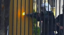 Policia qëllon me plumba gome protestuesit