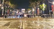 Policia zbraz bulevardin, Renea zbret në terren