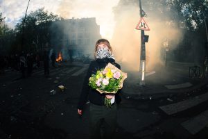 Nga protestat në Francë te Shqipëria, si e shfrytëzon Rusia kaosin për luftën e informacionit