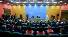 Rama ashpërson gjuhën ndaj protestuesve