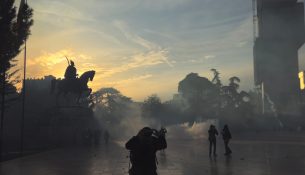 Policia nxjerr urdhër pas protestave, ndalon kontrollin e telefonave të të miturve pa vendim gjykate