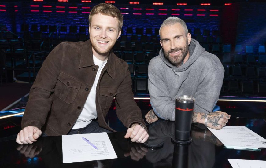 Adam Levine zgjedh Alex Warren si këshilltar në “The Voice”