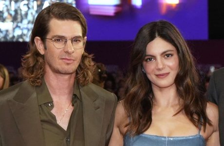 Andrew Garfield dhe Monica Barbaro shfaqen bashkë në premierën e filmit të tyre të ri “Artificial”
