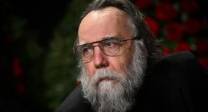 Aleksander Dugin komenton protestat në Shqipëri
