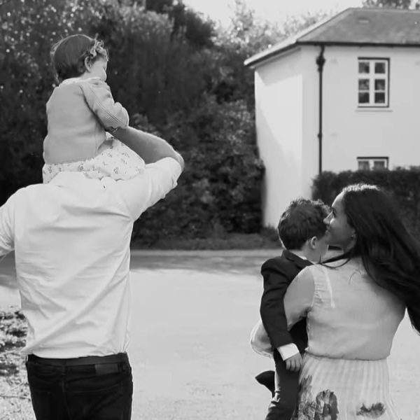 Meghan shfaq fëmijët në video, rihapet debati për sigurinë e tyre