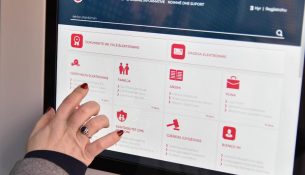 OECD: Shqipëria kryeson në digjitalizim, ngec në transparencë