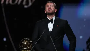Harry Kane fiton Topin e Artë