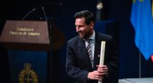 Lionel Messi pushton Spanjën, nderohet me çmimin prestigjioz në një ceremoni madhështore