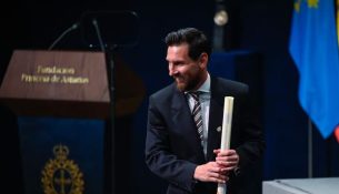 Lionel Messi pushton Spanjën, nderohet me çmimin prestigjioz në një ceremoni madhështore