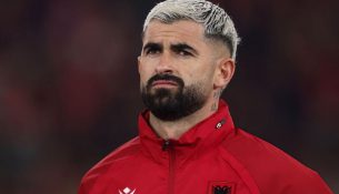 Elseid Hysaj – Kur fusha i kthen kritikat në lavdërime