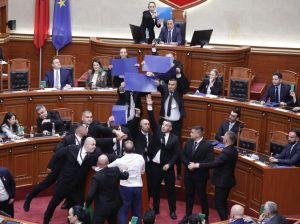 Etika përjashton me 60 ditë nga Kuvendi Bardhin dhe Balliun