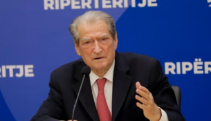 Protestuesit sulmuan institucionet dhe bizneset, Berisha: Policia i detyroi të përdornin dhunë