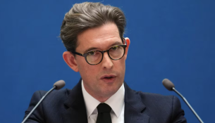 Irani dhe Rusia po intensifikojnë fushatat hibride në Britani, thotë kreu i shërbimit sekret