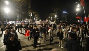 Qytetarët në ditën e 128-të në protestë para Kryeministrisë