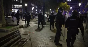 Barcelona në kaos: Plaçkiten 14 dyqane, 73 të mitur mes të arrestuarve