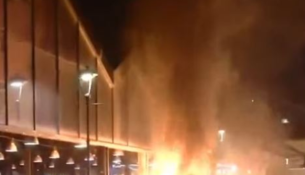Protesta e studentëve përhapet në disa zona të Tiranës, zjarr edhe te “Pazari i Ri”
