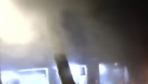 Protestuesit sulmojnë Kullat Binjake, thyejnë xhamat e bizneseve